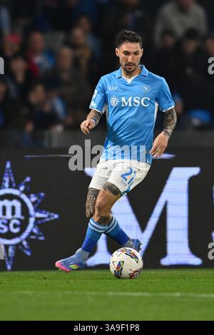 Neapel, Italien. 31. März 2025. Matteo Politano von S.S.C. Napoli spielt am 30. Tag der Serie A Meisterschaft zwischen S.S.C. Napoli und A.C. Milan im Diego Armando Maradona Stadium am 30. März 2025 in Neapel. Quelle: Unabhängige Fotoagentur/Alamy Live News Stockfoto
