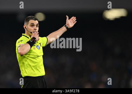 Neapel, Italien. 31. März 2025. Schiedsrichter Simone Sozza nimmt am 30. Tag der Serie A Meisterschaft zwischen S.S.C. Napoli und A.C. Milan am 30. März 2025 im Diego Armando Maradona Stadium in Neapel Teil. Quelle: Unabhängige Fotoagentur/Alamy Live News Stockfoto