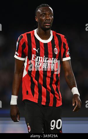 Neapel, Italien. 31. März 2025. Tammy Abraham von A.C. Mailand nimmt am 30. Tag der Serie A Meisterschaft zwischen S.S.C. Napoli und A.C. Mailand am 30. März 2025 im Diego Armando Maradona Stadium in Neapel Teil. Quelle: Unabhängige Fotoagentur/Alamy Live News Stockfoto