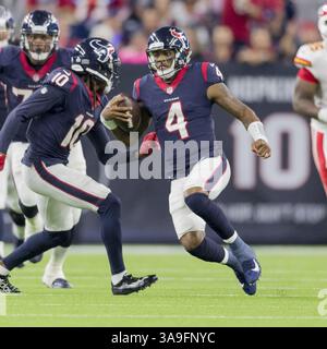 8. Oktober 2017 – Houston, Texas, USA – 8. Oktober 2017 – Houston, Texas USA – Houston Texans Quarterback Deshaun Watson (4) bei einem Torhüter im 3. Quartal während des regulären Saisonspiels der NFL zwischen den Houston Texans und den Kansas City Chiefs im NRG Stadium in Houston, Texas. Maria Lysaker/ZUMA Wire Service (Kreditbild: © Maria Lysaker Via ZUMA Wire) Stockfoto