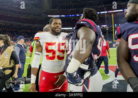 8. Oktober 2017 – Houston, Texas, USA – 8. Oktober 2017 – Houston, Texas USA – Kansas City Chiefs Inside Linebacker Reggie Ragland (59) nach dem Spiel der NFL Regular Season zwischen den Houston Texans und den Kansas City Chiefs im NRG Stadium in Houston, Texas. Maria Lysaker/ZUMA Wire Service (Kreditbild: © Maria Lysaker Via ZUMA Wire) Stockfoto
