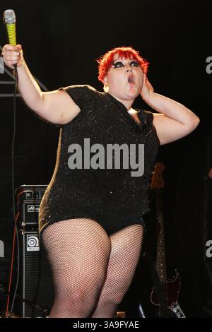 November 2009 – London, Großbritannien, USA – 28. November 2009. London, England: Beth Ditto von Gossip. Gossip tritt live im Forum auf. Foto: Martin Harris/Capital Pictures (Foto: © Martin Harris) Stockfoto