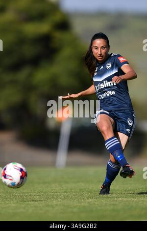 28. Oktober 2017 – Melbourne, Victoria, Australien – GULCAN KOCA (17) von Melbourne Victory tritt in Runde 1 des W-League-Wettbewerbs zwischen Melbourne Victory und Canberra United während der Saison 2017-18 im Epping Stadium in Melbourne, Australien. Die Westfield W-League ist die australische semiprofessionelle Frauenfußballliga. Melbourne gewann mit 2:1. (Bild: © Sydney Low Via ZUMA Wire) Stockfoto