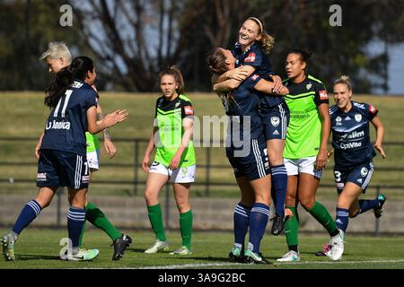 28. Oktober 2017 – Melbourne, Victoria, Australien – KRISTEN MCNABB (19) von Melbourne Victory feiert ihr Tor in Runde 1 des W-League-Wettbewerbs zwischen Melbourne Victory und Canberra United während der Saison 2017-18 im Epping Stadium in Melbourne, Australien. Die Westfield W-League ist die australische semiprofessionelle Frauenfußballliga. Melbourne gewann mit 2:1. (Bild: © Sydney Low Via ZUMA Wire) Stockfoto
