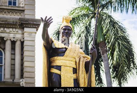 Oahu, Hawaii, USA - 23. Februar 2024 - König Kamehameha Statue vor Ali'iolani Hale, Sitz des Obersten Gerichtshofs von Hawaii, Honolulu. Stockfoto