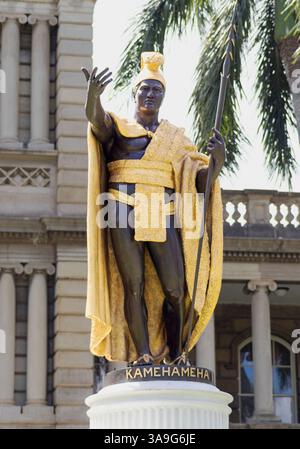 Oahu, Hawaii, USA - 23. Februar 2024 - König Kamehameha Statue vor Ali'iolani Hale, Sitz des Obersten Gerichtshofs von Hawaii, Honolulu. Stockfoto