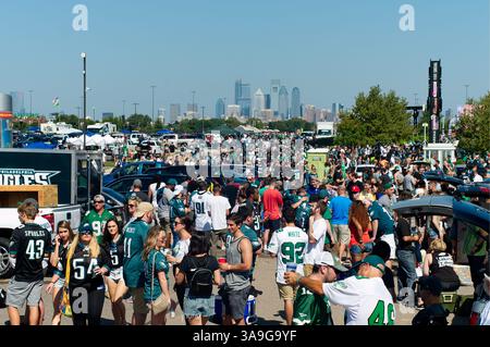 24. September 2017 - Philadelphia, Pennsylvania, USA - Eagles-Fans-Tail-Gate-Party auf dem Parkplatz vor Lincoln Financial Field in South Philadelphia während des Home Opener-Spiels am 24. September 2017 in South Philadelphia. (Bild: © Bastiaan Slabbers via ZUMA Wire) Stockfoto