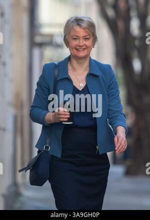 London, England, Großbritannien. 30. März 2025. Die Innenministerin YVETTE COOPER wird in Westminster gesehen, bevor sie bei Sonntagsshows zu sehen ist. (Kreditbild: © Tayfun Salci/ZUMA Press Wire) NUR REDAKTIONELLE VERWENDUNG! Nicht für kommerzielle ZWECKE! Stockfoto