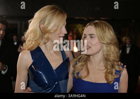 Januar 2007 - Palm Springs, CA, USA - CATE BLANCHETT und KATE WINSLET kommen bei der Präsentation der Palm Springs International Film Festival Gala Awards im Palm Springs Convention Center an. CATE BLANCHETT erhielt den „Career Achievement in Acting Award“. KATE WINSLET erhielt den „Desert Palm Achievement Award“. Stockfoto