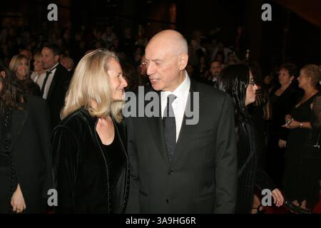 Januar 2007 - Palm Springs, CA, USA - ALAN ARKEN und Ehefrau bei der Präsentation der Palm Springs International Film Festival Gala Awards im Palm Springs Convention Center. Stockfoto