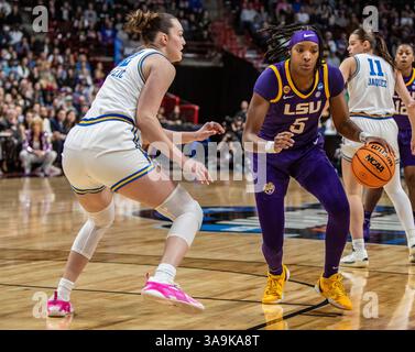 März 30 2025 Spokane WA U.S.A. LSU Stürmer Sa'Myah Smith (5) geht beim NCAA Women's Basketball Regional Elite Acht Spiel eins zwischen LSU Lady Tigers und der UCLA Brunis in den Basketball. UCLA besiegte LSU 72-65 in der Spokane Veterans Memorial Arena, Spokane, WA. Thurman James/CSM (Bild: © Thurman James/Cal Sport Media) Stockfoto