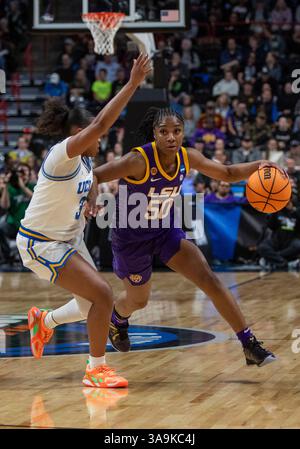 März 30 2025 Spokane WA U.S.A. LSU Guard Shayeann Day-Wilson (50) fährt während des NCAA Women's Basketball Regional Elite Acht Spiel eins zwischen LSU Lady Tigers und den UCLA Bruins zum Basketball. UCLA besiegte LSU 72-65 in der Spokane Veterans Memorial Arena, Spokane, WA. Thurman James/CSM (Bild: © Thurman James/Cal Sport Media) Stockfoto