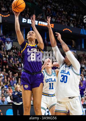 März 30 2025 Spokane WA U.S.A. LSU Stürmer Jersey Wolfenbarger (8) geht beim NCAA Women's Basketball Regional Elite Acht Spiel eins zwischen LSU Lady Tigers und den UCLA Bruins in den Basketball. UCLA besiegte LSU 72-65 in der Spokane Veterans Memorial Arena, Spokane, WA. Thurman James/CSM (Bild: © Thurman James/Cal Sport Media) Stockfoto