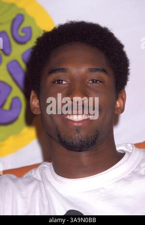 Oktober 1998; Los Angeles, CA, USA; Basketballstar KOBE BRYANT bei Nickelodeons „The Big Help-A-Thon“-Veranstaltung. Stockfoto