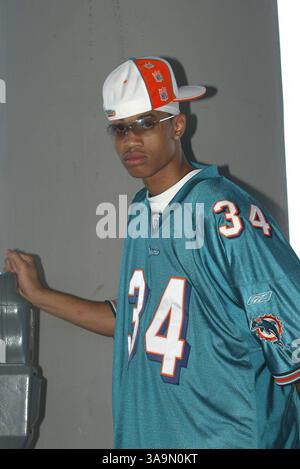 Oktober 2004; Houston, TX, USA; GERALD GREEN der Gulf Shores Academy. Während seines letzten Jahres an der Gulf Shores Academy erzielte Gerald Green im Durchschnitt 33 Punkte, 12 Rebounds, 7 Assists und 3 blockierte Schüsse. Er wurde zum All-American ernannt und erhielt den MVP Award im jährlichen McDonald's All-American-Spiel, bei dem zwei Teams aus den besten Highschool-Basketballspielern der Vereinigten Staaten teilnahmen. Gerald Green wurde von den Celtics mit dem 18. Pick der ersten Runde im NBA Draft 2005 ausgewählt. Stockfoto