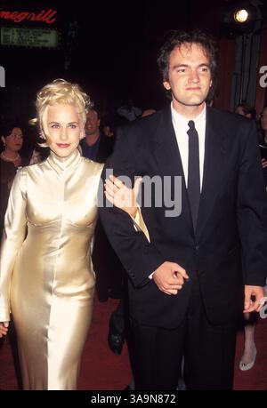 Mai 1993; Los Angeles, CA, USA; Schauspielerin PATRICIA ARQUETTE und Regisseur QUENTIN TARANTINO bei der Premiere des „True Romance“-Films. Stockfoto