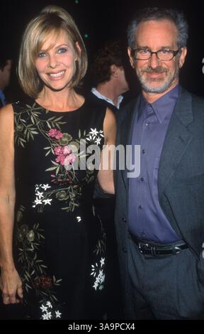 Oktober 1998 – Los Angeles, CA, USA – KATE CAPSHAW bei der Premiere von „The alarmist“ mit Steven Spielberg. (Bild: © Kathy Hutchins/ZUMA Press) Stockfoto
