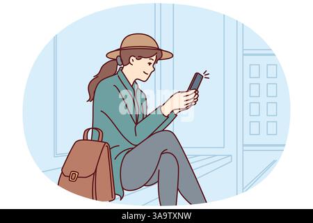 Frau sitzt an der Bushaltestelle und nutzt das Telefon, um öffentliche Verkehrsmittel über GPS-Navigation zu verfolgen. Erfolgreiche Touristin, die auf Bus oder Straßenbahn wartet, nachdem sie für eine Geschäftsreise in Neustadt angekommen ist. Stock Vektor
