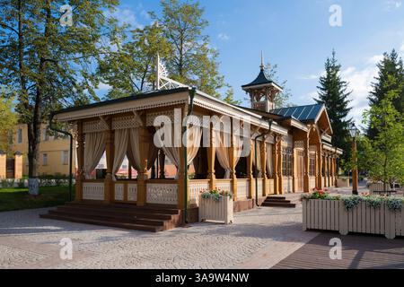 RYBINSK, RUSSLAND - 25. AUGUST 2024: Retro-Café in der Bulvarnaya-Straße an einem sonnigen Augusttag Stockfoto