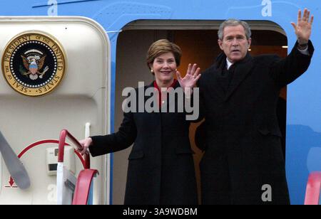 Der Präsident der USA Georges Bush mit suprugoj ist nach St. Petersburg gekommen, um sich mit dem russischen Kollegen Wladimir Putin zu treffen, das in Jekaterininskom, einem Palast, stattfindet. (Kreditbild: © PhotoXpress/ZUMA Press) EINSCHRÄNKUNGEN: NUR Nord- und Südamerika Rechte! Stockfoto