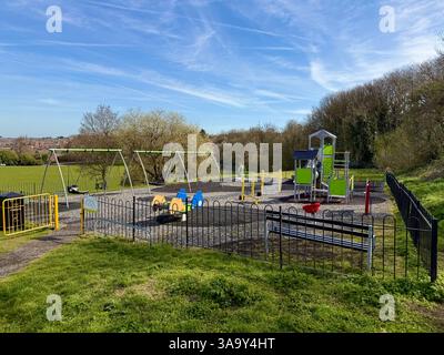Ein Spielplatz auf einem Erholungsgebiet in Großbritannien Stockfoto