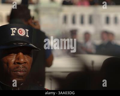 April 2005; Washington, DC, USA; die Sicherheitskräfte der Nation of Islam wachen auf dem Millionen-Mann-Marsch in Washington D.C. Mandatory Credit: Photo by Daniel Wilkinson/Daniel Wilkinson. (©) Copyright 2005 von Daniel Wilkinson Stockfoto