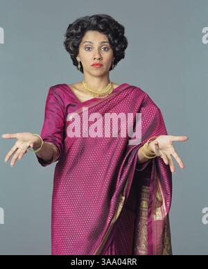 April 2006; Toronto, ON, Kanada; Bild aus Regisseur Ian Iqbal Rashids Drama-Komödie „Touch of Pink“ mit SULEKA MATHEW. Erscheinungsdatum: 16. Juli 2004. Obligatorische Gutschrift: Foto von Sony Pictures/ZUMA Press. (©) Copyright 2006 mit freundlicher Genehmigung von Sony Pictures Stockfoto