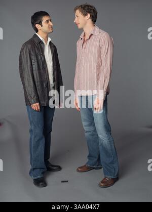 April 2006; Toronto, ON, Kanada; Bild aus Regisseur Ian Iqbal Rashids Drama-Komödie „Touch of Pink“ mit JIMI MISTRY und KRISTEN HOLDEN-RIED. Erscheinungsdatum: 16. Juli 2004. Obligatorische Gutschrift: Foto von Sony Pictures/ZUMA Press. (©) Copyright 2006 mit freundlicher Genehmigung von Sony Pictures Stockfoto