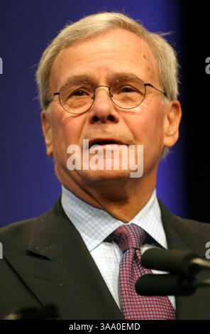 April 2006; Las Vegas, NV, USA; TOM BROKAW, ehemaliger Anker der NBC Nightly News, spricht am Montag bei der National Association of Broadcasters (NAB). Brokaw erhielt einen Distinguished Service Award. Obligatorischer Ausweis: Foto von Barry Sweet/ZUMA Press. (©) Copyright 2006 von Barry Sweet Stockfoto