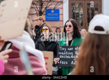 Kiew, Ukraine - 30. März 2025: Unterstützer vereinen sich in der Stadt und fordern die Freilassung von Asow-Kämpfern angesichts der anhaltenden Herausforderungen der russischen Invasion seit Februar 2022. Stockfoto