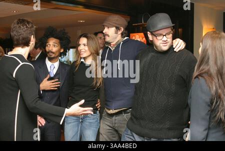 Januar 2007 - Las Vegas, NV, USA - von links sind EDDIE STEEPLES, NADINE VELASQUEZ, JASON LEE und ETHAN SUPLEE, die Mitglieder der Show „My Name is Earl“ auf der NATPE 2007 Conference & Exhibition in Las Vegas sind. Stockfoto