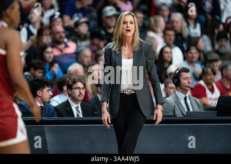 Oklahoma Sooners Cheftrainer Jennie Baranczyk während der NCAA Women's Championship - Regional 4 in Spokane - Sweet 16 gegen die UConn Huskies am Samstag, den 29. März 2025, in der Spokane Arena in Spokane, WA. Die Huskies besiegten die Sooners 82–59. (Jon Endow/Bild des Sports) Stockfoto
