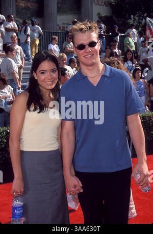 Juni 1999; Los Angeles, CA, USA; Schauspieler ZACHERY TY BRYAN und treffen SARAH LIVINGSTON bei der „Tarzan“-Filmpremiere. Stockfoto