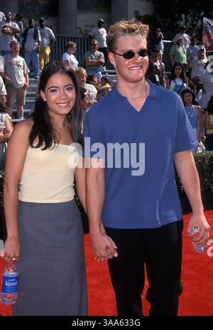 Juni 1999; Los Angeles, CA, USA; Schauspieler ZACHERY TY BRYAN und treffen SARAH LIVINGSTON bei der „Tarzan“-Filmpremiere. Stockfoto