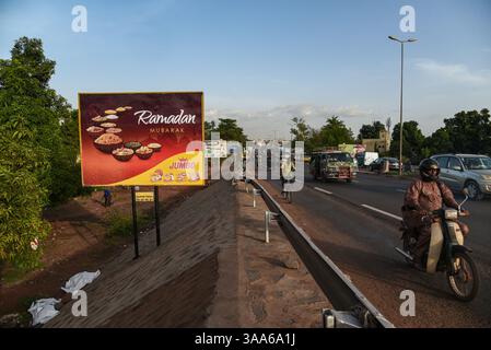 Bamako, Mali. 31. Mai 2017. Blick auf den Eingang zur King Fahd Bridge in Bamako, Mali, allgemein bekannt als 2. Brücke, am 31. Mai 2017. - 31/05/2017 - Mali/Bamako District/Bamako - Nicolas Remene/Le Pictorium Credit: LE PICTORIUM/Alamy Live News Stockfoto