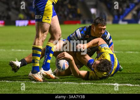 WARRINGTON, ENGLAND – 28. MÄRZ 2025: Stefan Ratchford von Warrington Wolves geht in die Betfred Super League Runde 6 Warrington WOL Stockfoto