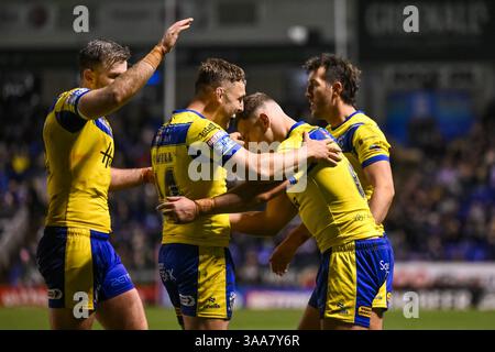 WARRINGTON, ENGLAND – 28. MÄRZ 2025: Stefan Ratchford von Warrington Wolves feiert seinen Versuch während der 6. Runde der Betfred Super League Warrington Wolv Stockfoto