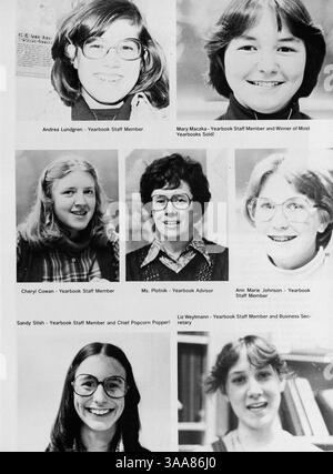 Das Jahrbuch der St. Anthony Village High School 1979 beleuchtet Schulaktivitäten, Beiträge der Lehrkräfte, Leichtathletik und wichtige Veranstaltungen aus dem Schuljahr 1978-1979. Stockfoto