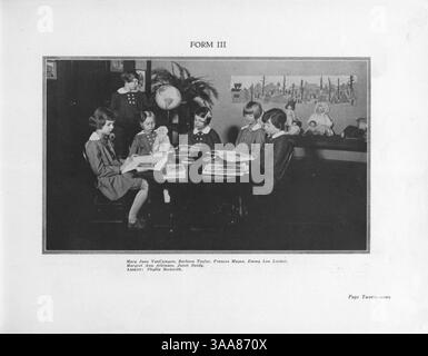 Die Ausgabe 1929 des Tatler Jahrbuchs der Northrop Collegiate School dokumentiert die akademischen, sportlichen und außerschulischen Leistungen der Schüler im Schuljahr 1928-1929. Stockfoto