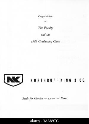 Die Ausgabe 1963 des Tatler Jahrbuchs von Northrop Collegiate dokumentiert die Schüler, Lehrer, Vereine, Leichtathletik und Ereignisse des Schuljahres 1962-1963. Die Werbung wurde auf den Seiten 133-134 und 153–154 gestrichen. Stockfoto
