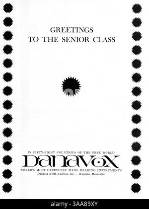 Tatler 63, das Northrop Collegiate Yearbook 1963, enthält die Schüler, Lehrer, Leichtathletik, Clubs, und Veranstaltungen des Schuljahres 1962-1963. Die Werbung wurde auf den Seiten 133-134 und 153–154 gestrichen. Stockfoto