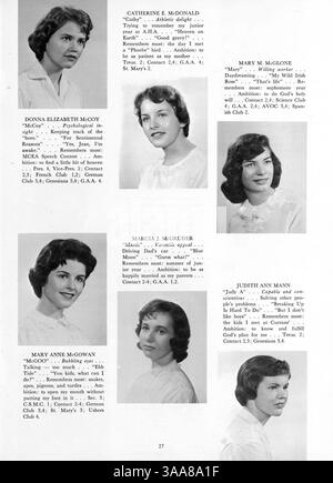 Das Angelus Yearbook 1960 zeigt die Schüler, Lehrkräfte, Sportmannschaften und Vereine der Akademie der Heiligen Engel und zeichnet die wichtigsten Ereignisse aus dem Schuljahr 1959-1960 auf. Stockfoto