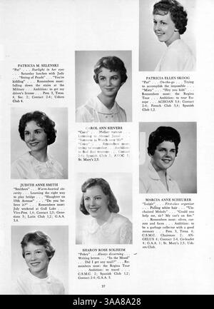 Dieses Angelus Yearbook 1960 der Akademie der Heiligen Engel zeigt die wichtigsten Momente des Schuljahres 1959-1960 mit Schülern, Lehrern, Sportlern und Vereinen. Stockfoto
