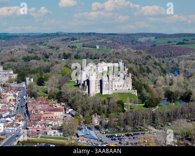Arundel Castle in West Sussex. Aus der Vogelperspektive auf das historische Schloss. Stockfoto