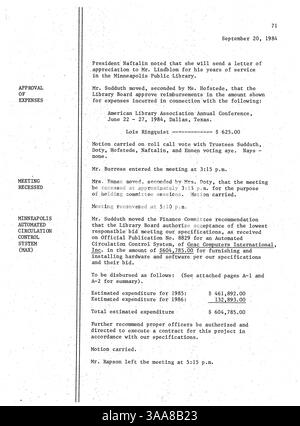 Wenige Minuten von den Sitzungen des Minneapolis Public Library Board im Jahr 1984, die sich mit Richtlinien für die Erweiterung von Bibliotheksprogrammen und -Diensten befassen. Stockfoto