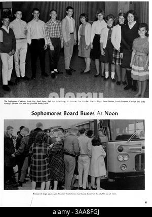 Das Robbinsdale High School Yearbook 1964, „The Robin“, enthält wichtige Momente aus dem akademischen Jahr 1963-1964, darunter Schüler- und Lehrerprofile, Schulclubs, Sportmannschaften und andere Schulaktivitäten. Stockfoto