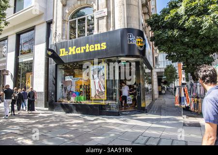 London, UK, 6. August 2023: Dr Martens Storefront an der Oxford Street. Stockfoto