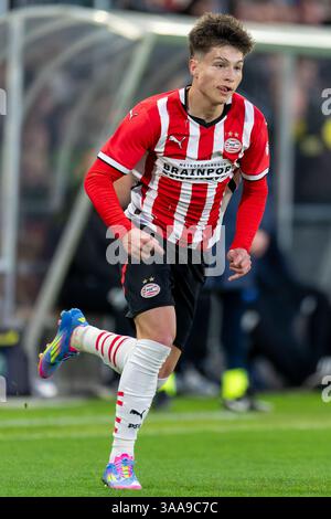 Eindhoven, Niederlande. 31. März 2025. EINDHOVEN, NIEDERLANDE - MÄRZ 31: Esmir Bajraktarevic von Jong PSV sieht beim niederländischen Keuken Kampioen Divisie Spiel zwischen Jong PSV und FC den Bosch am PSV Campus de Herdgang am 31. März 2025 in Eindhoven, Niederlande, an. (Foto von Joris Verwijst/Orange Pictures) Credit: Orange Pics BV/Alamy Live News Stockfoto