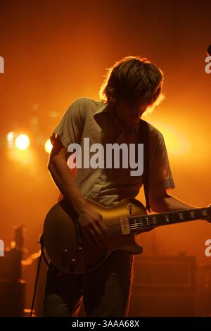 Juni 2006; Manchester, TN, USA; „My Morning Jacket“ tritt beim Bonnaroo Music Festival 2006 auf. Obligatorischer Credit: Foto von Bryan Rinnert/ZUMA Press. (©) Copyright 2006 von Bryan Rinnert Stockfoto