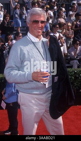 Juni 1999; Los Angeles, CA, USA; BURT BACHARACH bei der „Tarzan“ Premiere. Obligatorischer Credit: Foto von Kathy Hutchins/ZUMA Press. (©) Copyright 1999 von Kathy Hutchins Stockfoto